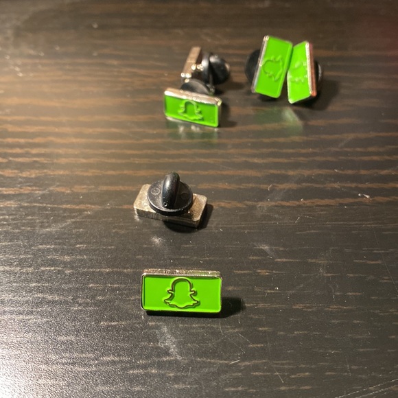 Green Snapchat Enamel Pin - Picture 4 of 5